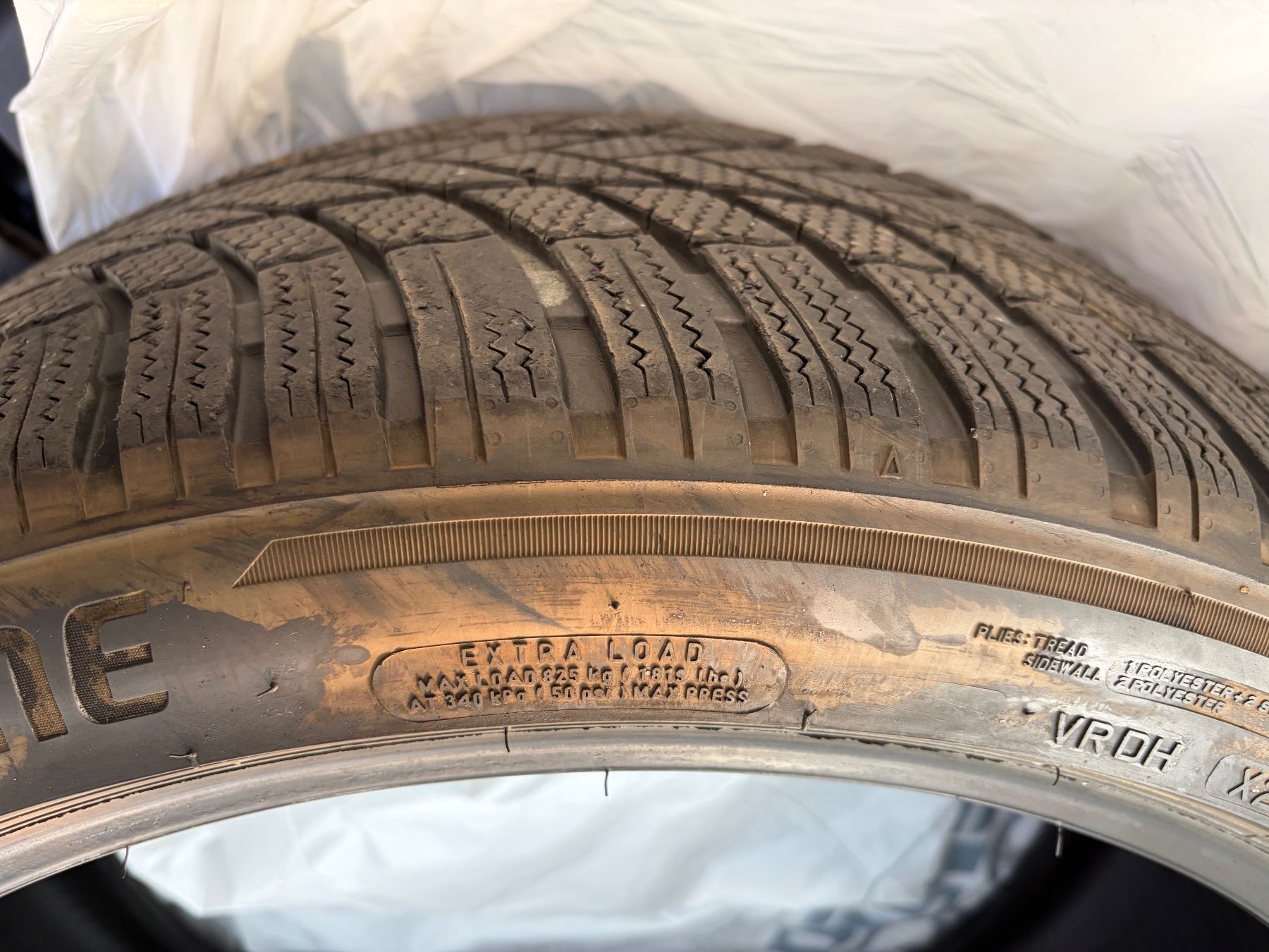 Bridgestone Pneumatici & Ruote complete: Bridgestone Blizzak 255/40R20 101V, 4mm – Usato da Zürich venduto da L_K_F 1
