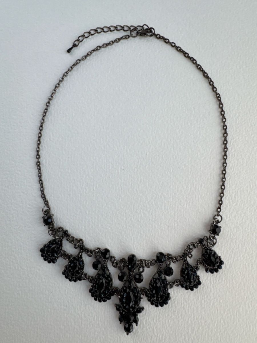 Catenine: Elegante schwarze Halskette mit Strass Steinen – Usato da HORGEN venduto da vladibarca10 1