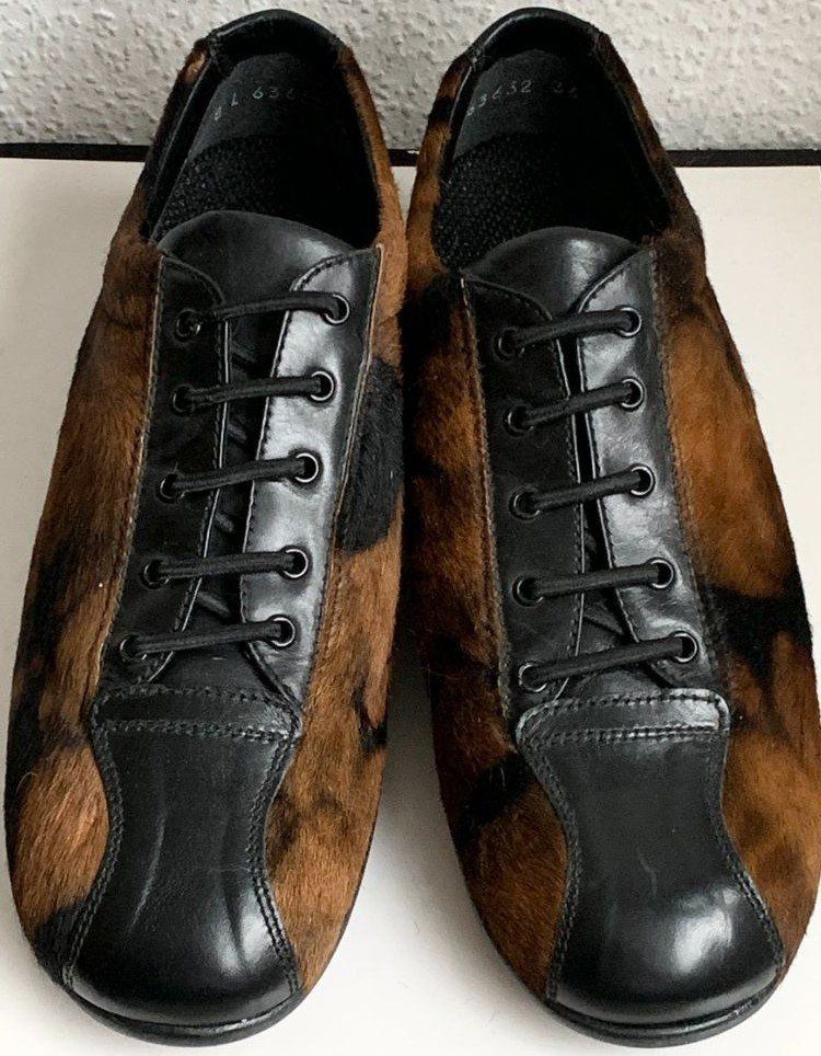 Stuart Weitzman Scarpe da donna: Sneakers mit Kunstfell - STUART WEITZMANN, Gr.36 – Usato da Birsfelden venduto da Emporio82 1