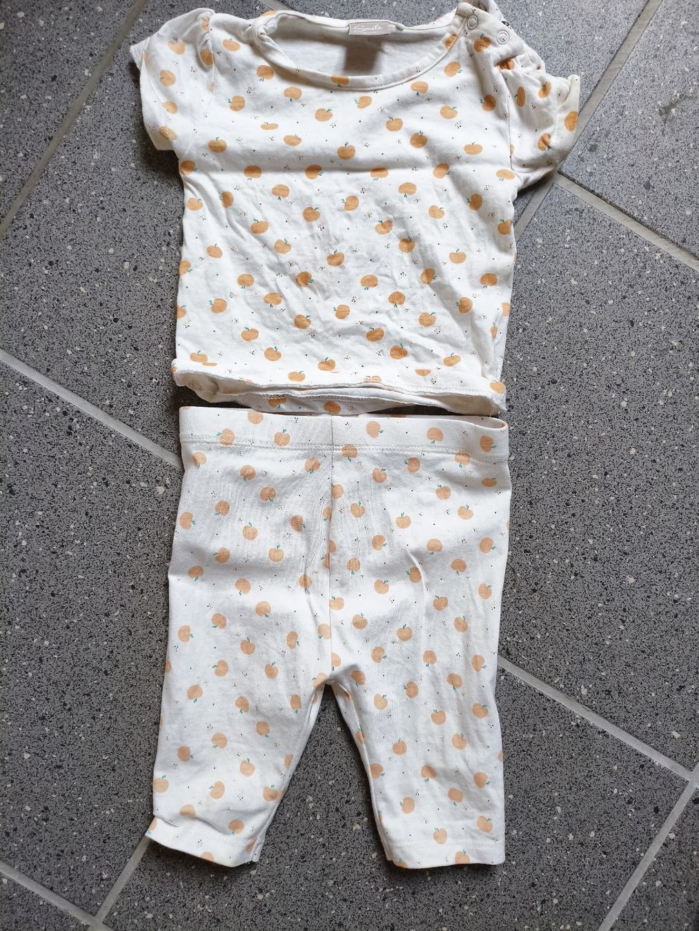 Pantalons: Süsses Babyset 74/80 – D'occasion à Hermiswil par Volvorine