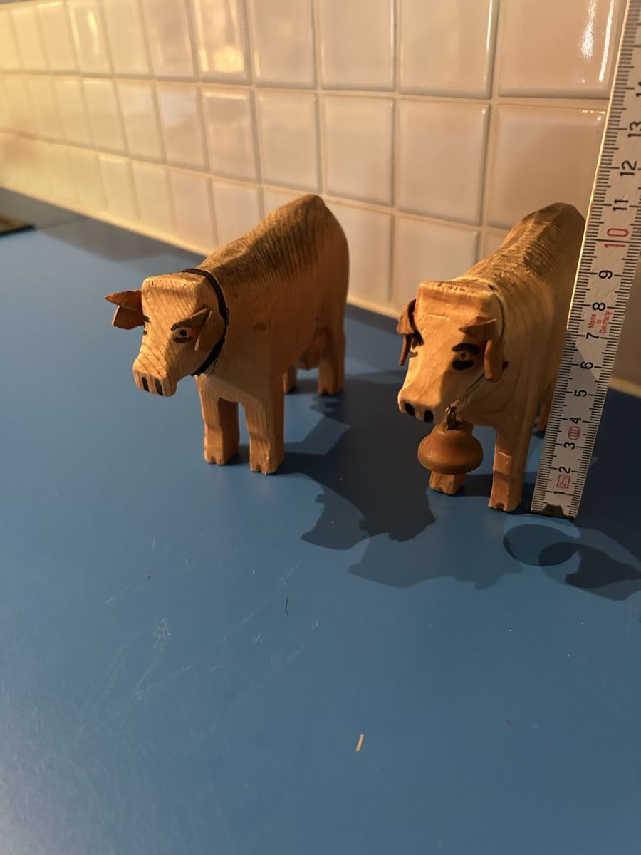Figurines: Zwei geschnitzte Kühe  – D'occasion à Bülach par larson27