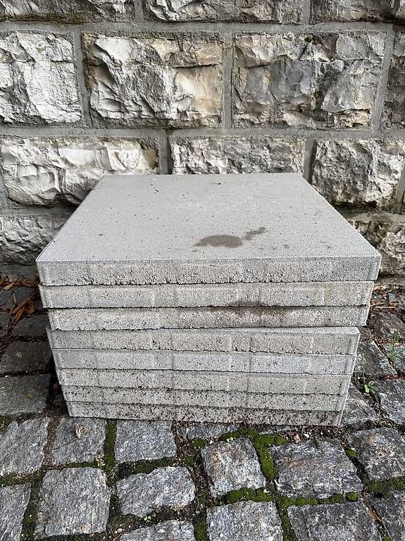 Bodenbeläge: 8 dalles 50x50x4cm – Neu (gemäss Beschreibung) aus Les Geneveys-sur-Coffrane von ba_s