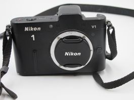 Nikon 1 V1 Digital Kamera Body ab 1 Fr. !