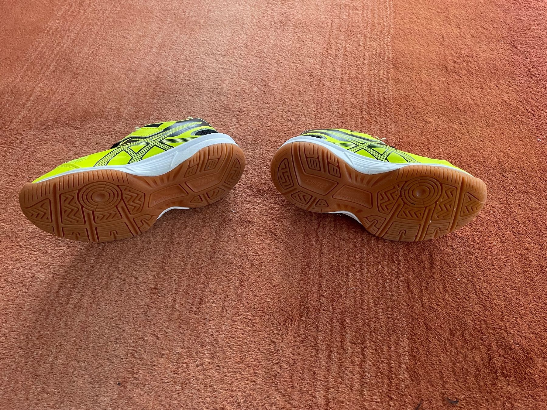 Asics Scarpe per ragazzi: Neuwertige Hallenschuhe Asics 28.5 – Usato da Landquart venduto da sar_tjn8 1