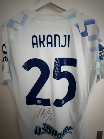 Inter Mailand Trikot Akanji 25 mit Autogramm signiert