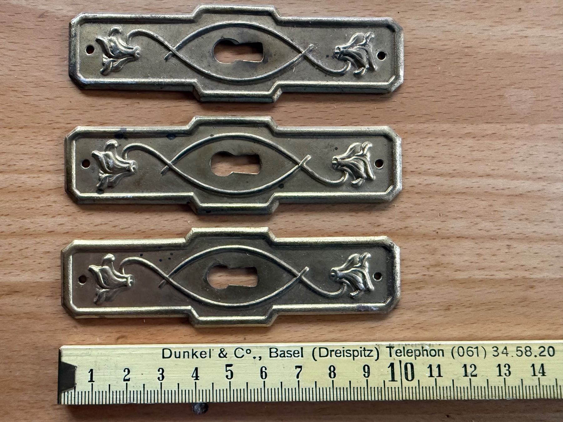 Quincaillerie: 3 Schlossschilder aus Messing – D'occasion à Amden par vipernatter