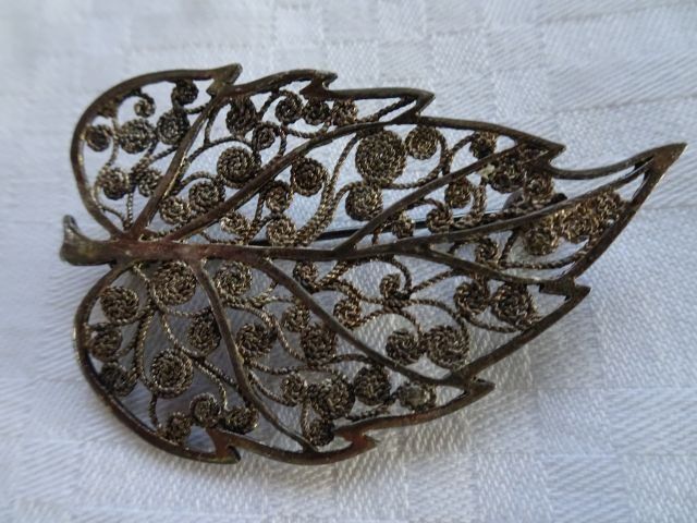 Spille & Fermagli: Brosche BUCHENBLATT, filigrane Handarbeit 6x4cm, Metall – Usato da Berikon venduto da Kolophonium43