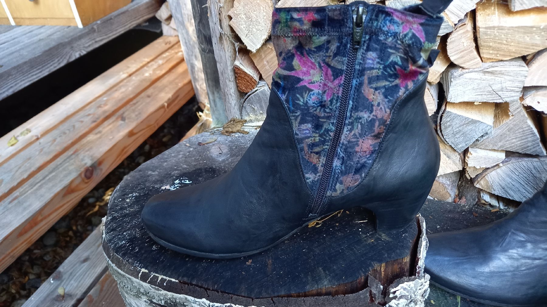 Think Scarpe da donna: Think! Stiefeletten Leder Blumenmuster Grösse 41 – Usato da St. Gallen venduto da Otterndorf 2