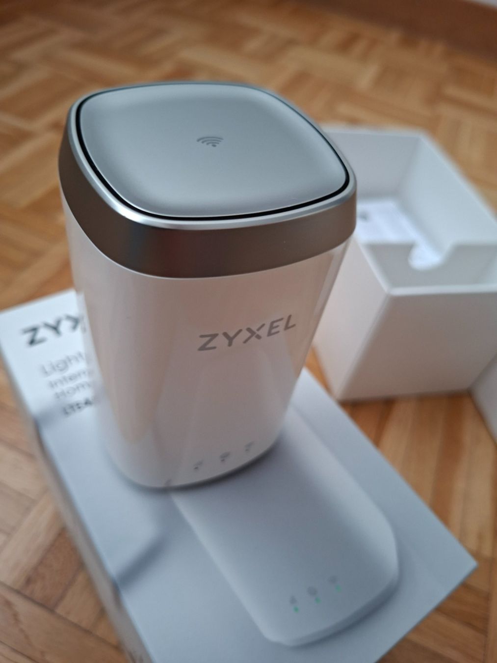 Zyxel Modems & Routeurs: ZYXEL LTE 4506 – D'occasion à Kloten par smatsa 5