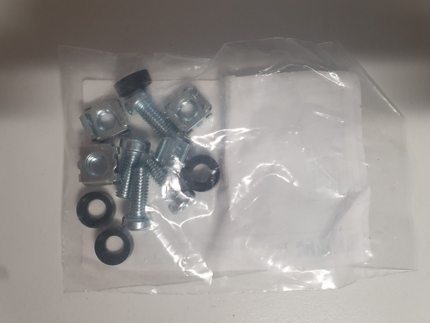 Sonstiges Zubehör: 4xMutterSchraube RDM Befestigungskit 19" Rack M6 Käfigmutter – Neu und originalverpackt aus Zürich von Alibaba1234 1