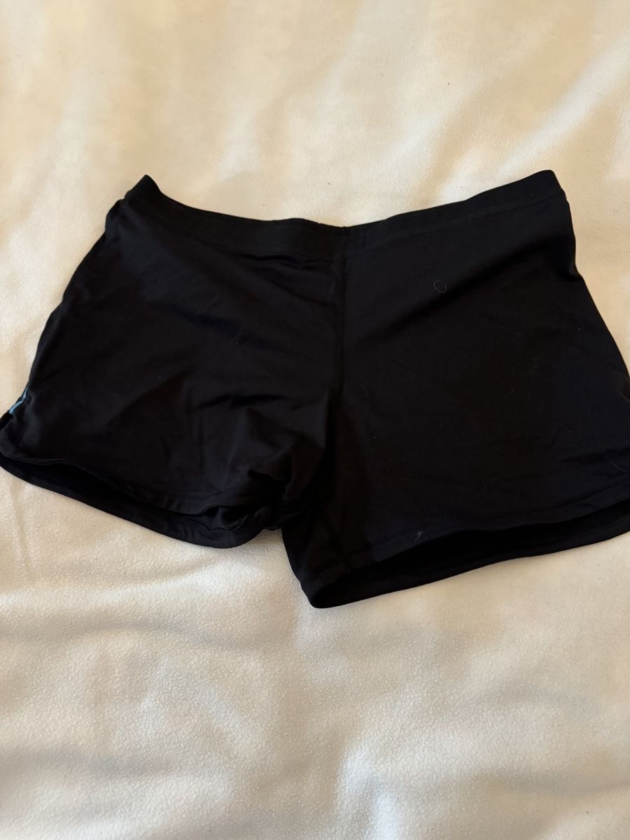 Pantaloni: Nike dry fit kurze Short – Usato da Basel venduto da sch_9g6x 1