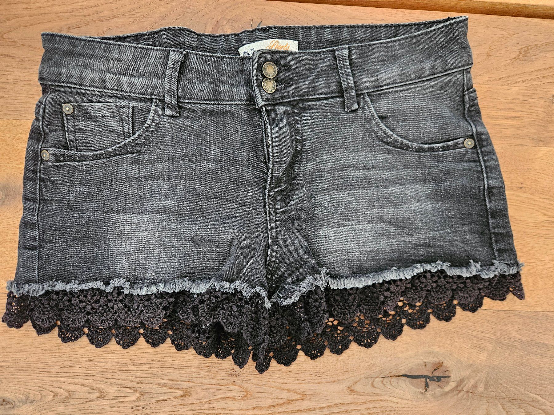 C&A Pantalons: Kure schwarze Hosen, Grösse 38, C&A – D'occasion à Liestal par corneb