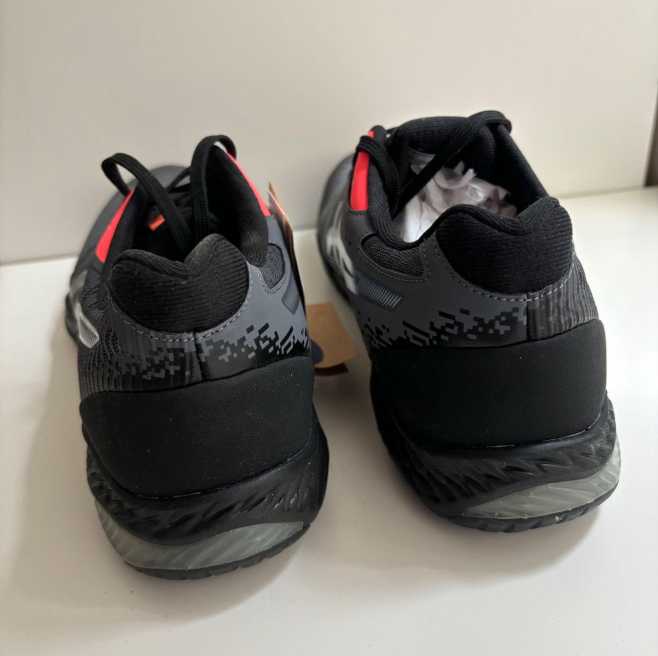 Asics Scarpe da uomo: ASICS NETBURNER BALLISTIC FF 2 L.E. Herren, Gr. 46 – Nuovo e nell'imballaggio originale da Luzern venduto da falena01 5