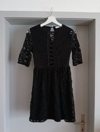 Kurzes, schwarzes Spitzenkleid der Marke Urban Bliss Gr. S/M