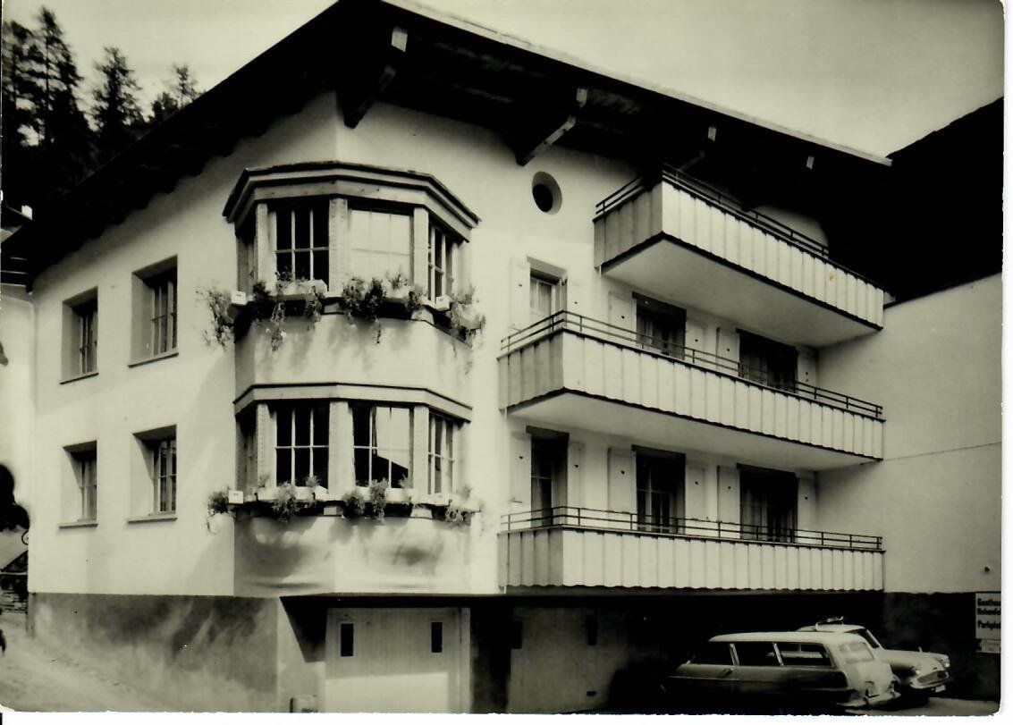 Cartoline postali: Hotel Garni Hohenfels, Schmitten Albula – Usato da Hochdorf venduto da Ziegel-16