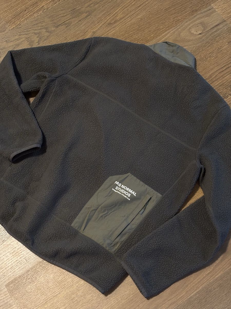 Pas Normal Studios Vestes: PNS Khaki Fleece Jacket – D'occasion à Mels par exploremore 1