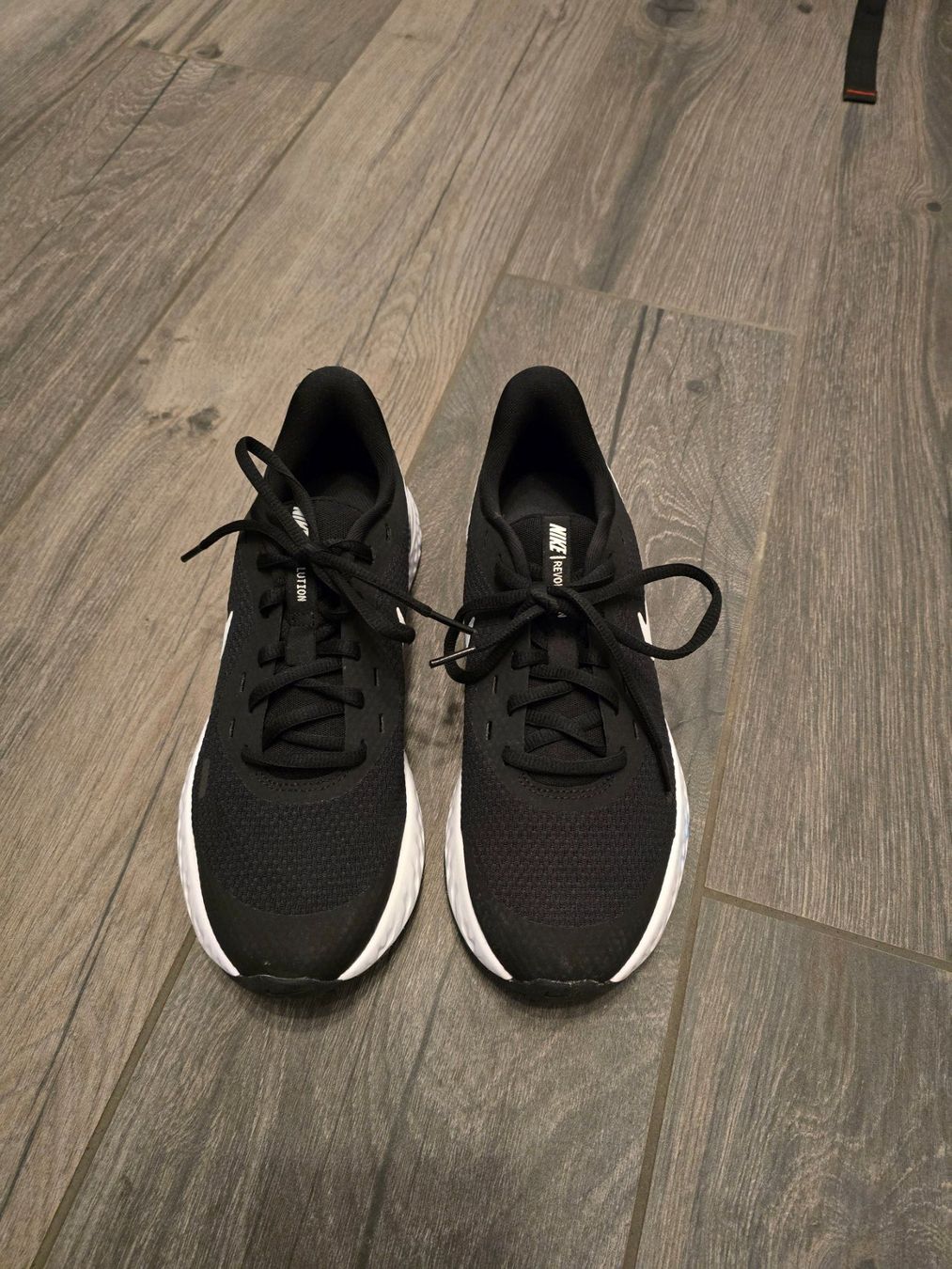Nike Scarpe da uomo: Nike Revolution 5 Gr. 39 Laufschuh – Nuovo (secondo la descrizione) da Wattenwil venduto da Gioia8 1