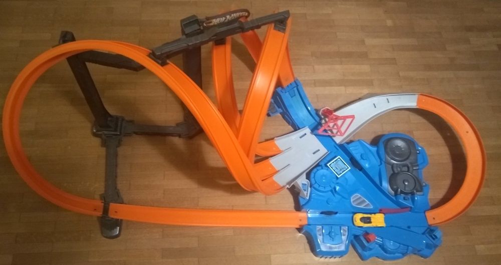 Hot wheels cheap triple track twister