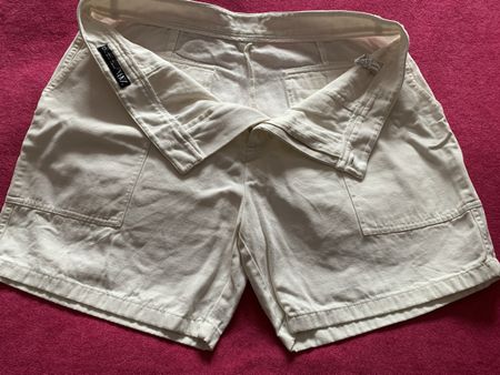 NEU ZARA SHORTS GR 46