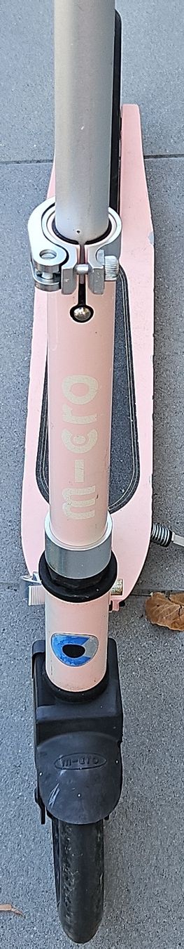Micro Kickboard: Tretroller Pink Metall Zustand siehe Bilder – Gebraucht aus Villnachern von fca_9pks