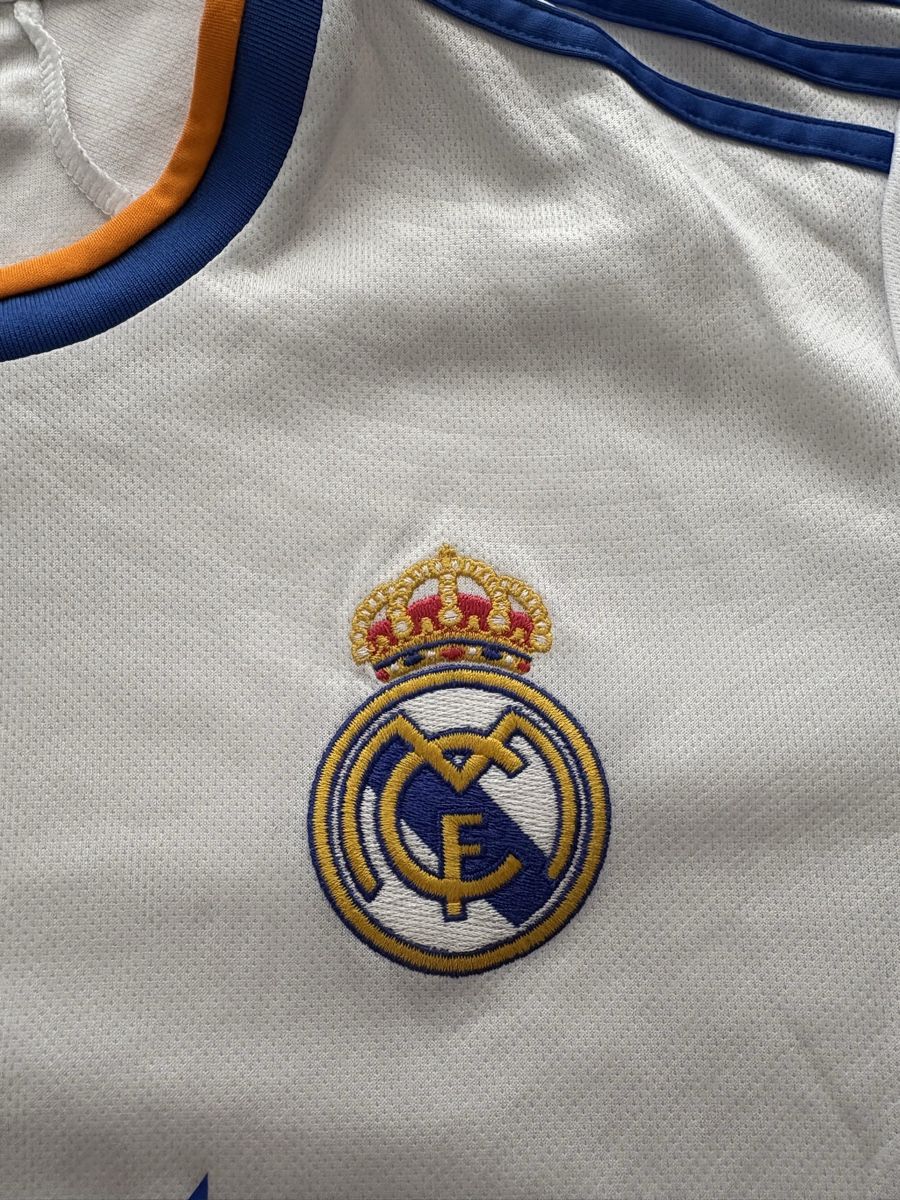 Real Madrid Maillots de corps & Pantalons: Real Madrid Trikot 21/22 – D'occasion à Domat/Ems par tim_lq6b 1