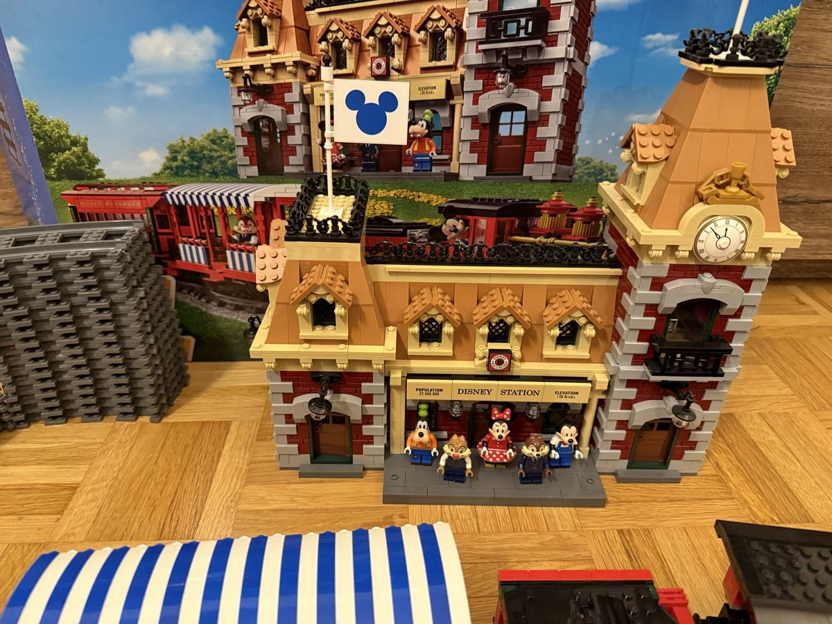 Giocattoli: Lego 71044 Disney Train and Station – Nuovo (secondo la descrizione) da Fehraltorf venduto da bosch007 1