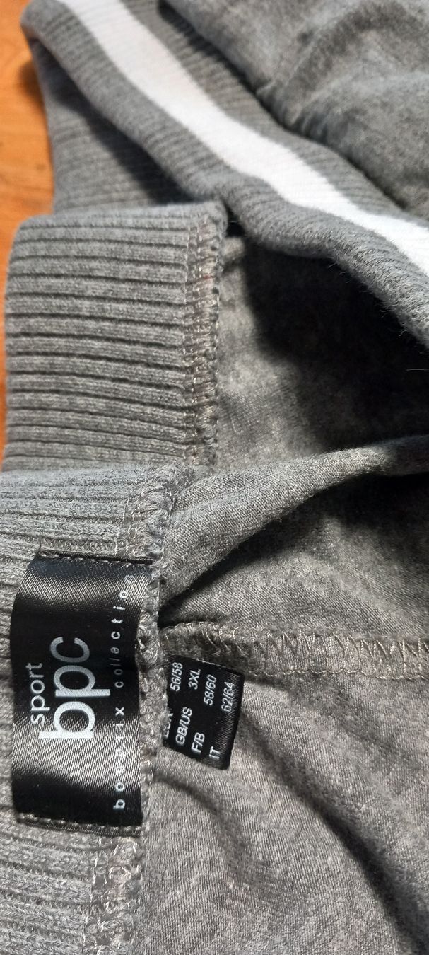 Pantaloni: 1 pantalon jogging – Usato da Miecourt venduto da Marly1 4