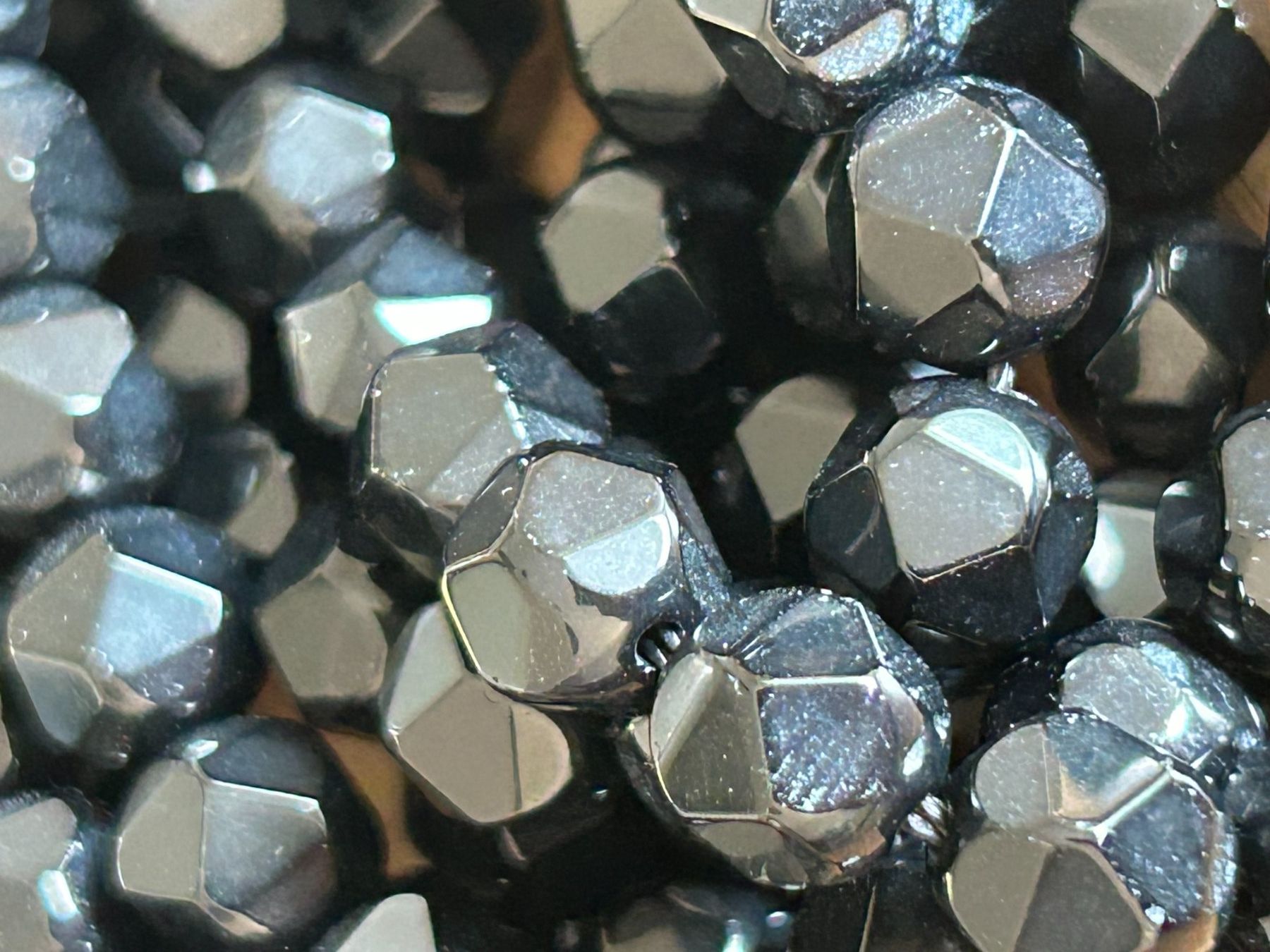 Minerali & Pietre curative: Strang echte Onyx 8 mm diamond cut beads – Nuovo e nell'imballaggio originale da Niederrohrdorf venduto da Ytobi 2