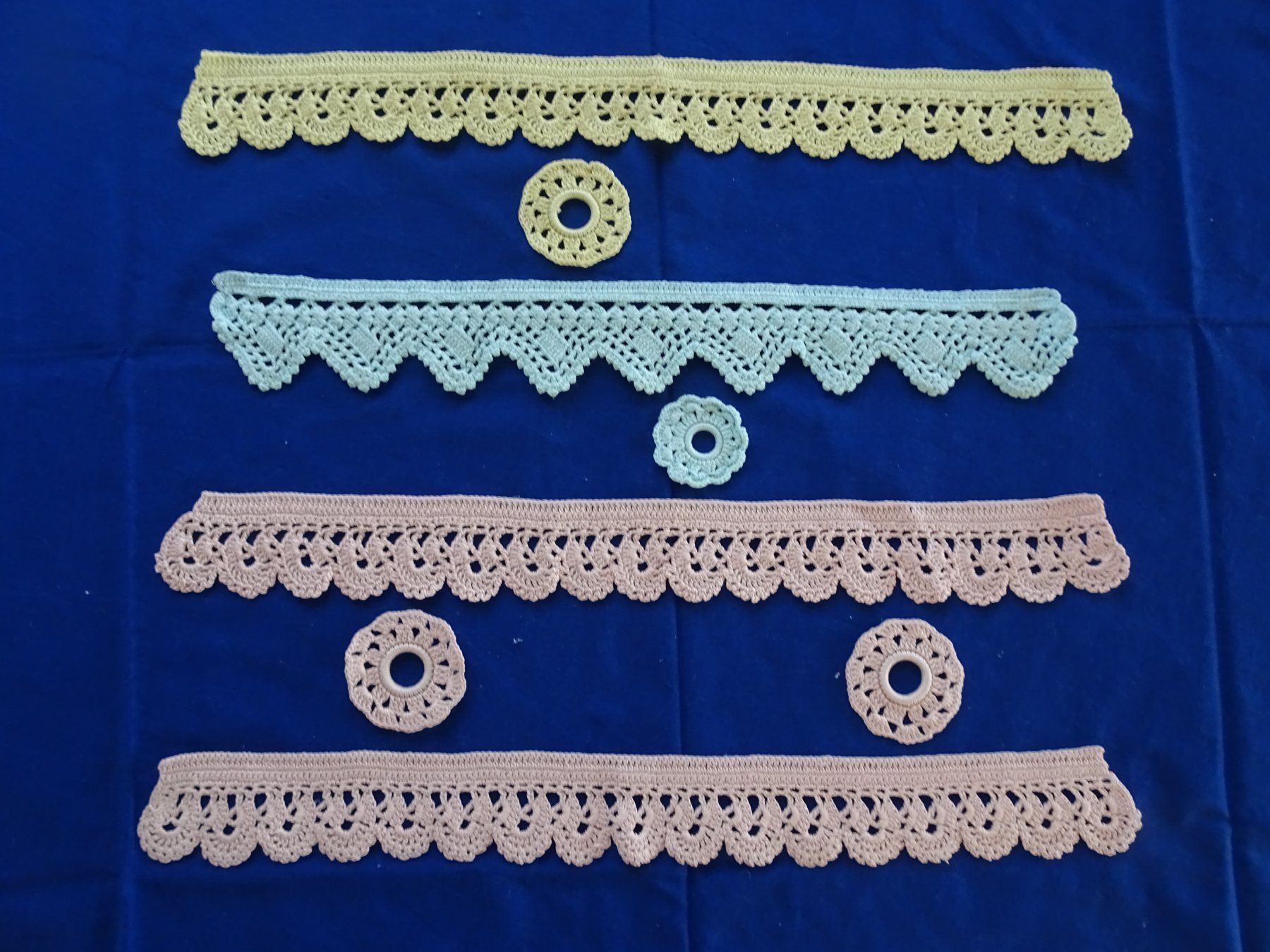 Kit bricolage: Basteln. 4 Spitzen-Bordüren mit passendem Aufhänge-Ring – Nuovo (secondo la descrizione) da Berikon venduto da Kolophonium43 8