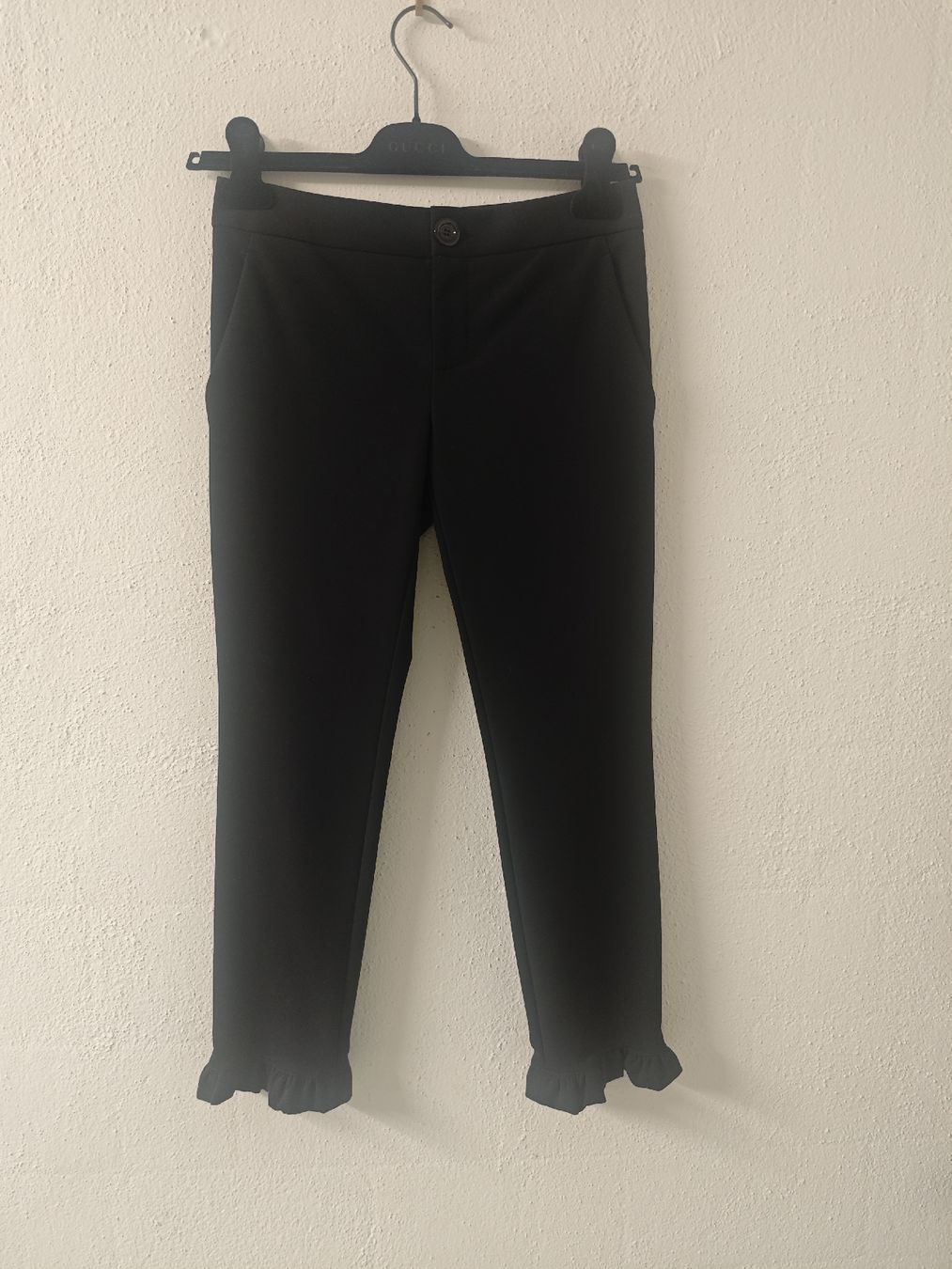 Gucci Pantaloni: GUCCI Hosen mit Rüschen – Usato da Erlenbach ZH venduto da nlh 1