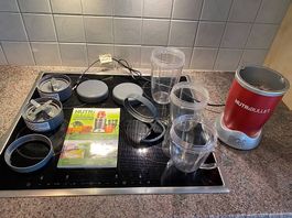 Nutribullet Nährstoffextraktor Standmixer in Rot mit Zubehör