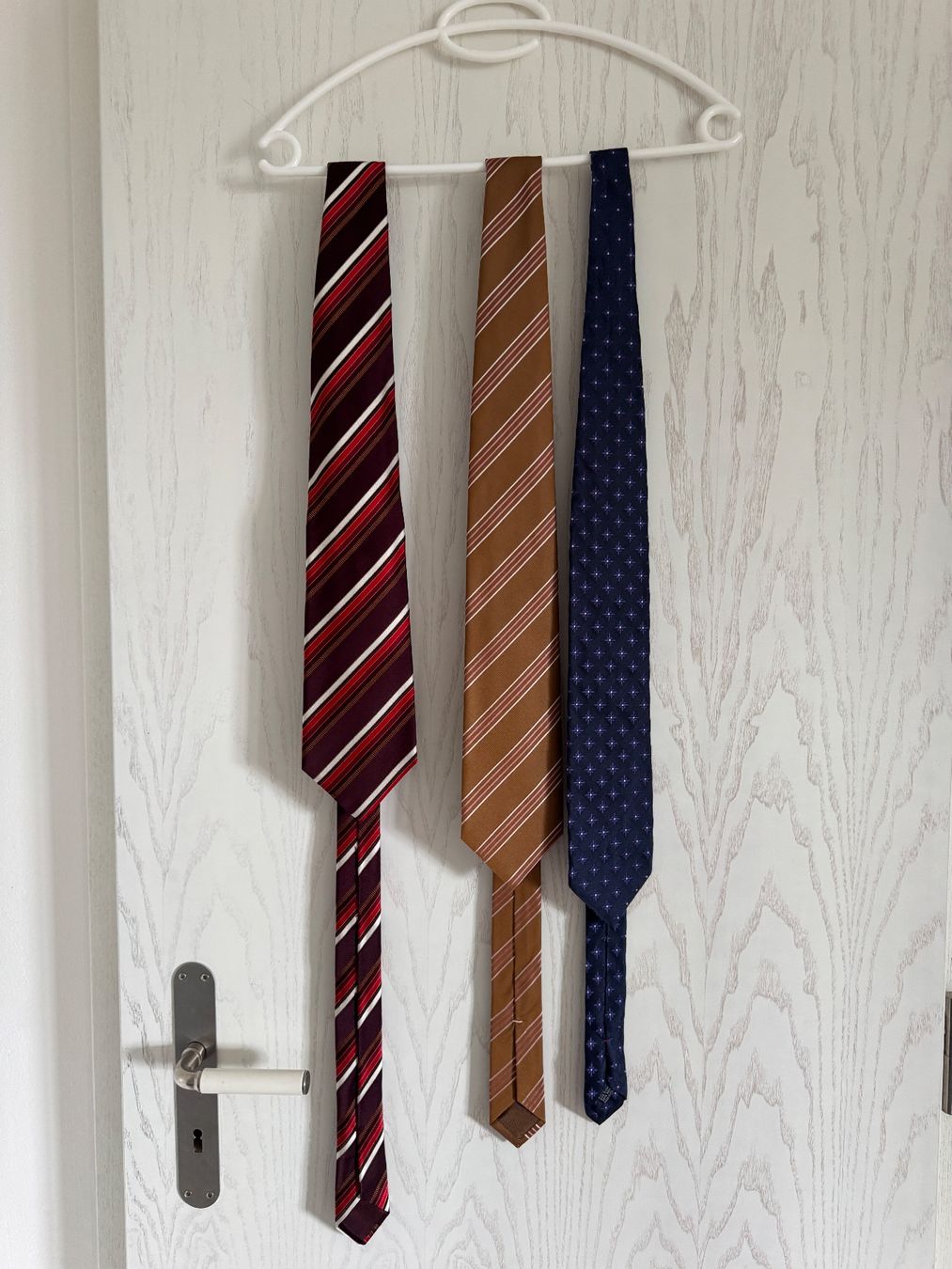 Cravates: 3 Krawatten Set: Kiton, Borrelli, Bernies – D'occasion à Teufen AR par chi_h55m