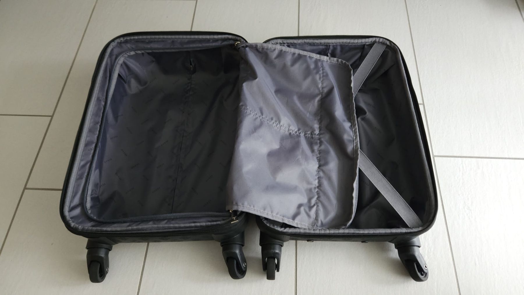 Valigie: Kabinenkoffer Guess / Kabinentrolley – Usato da Bülach venduto da DontPushTheButton 7