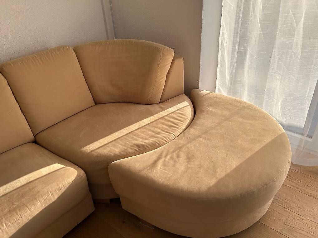 Sofas: Ausziehbare Couch mit verschiebbarem Halbmond & Lesesessel – Gebraucht aus Suhr von fin_gm2c 2