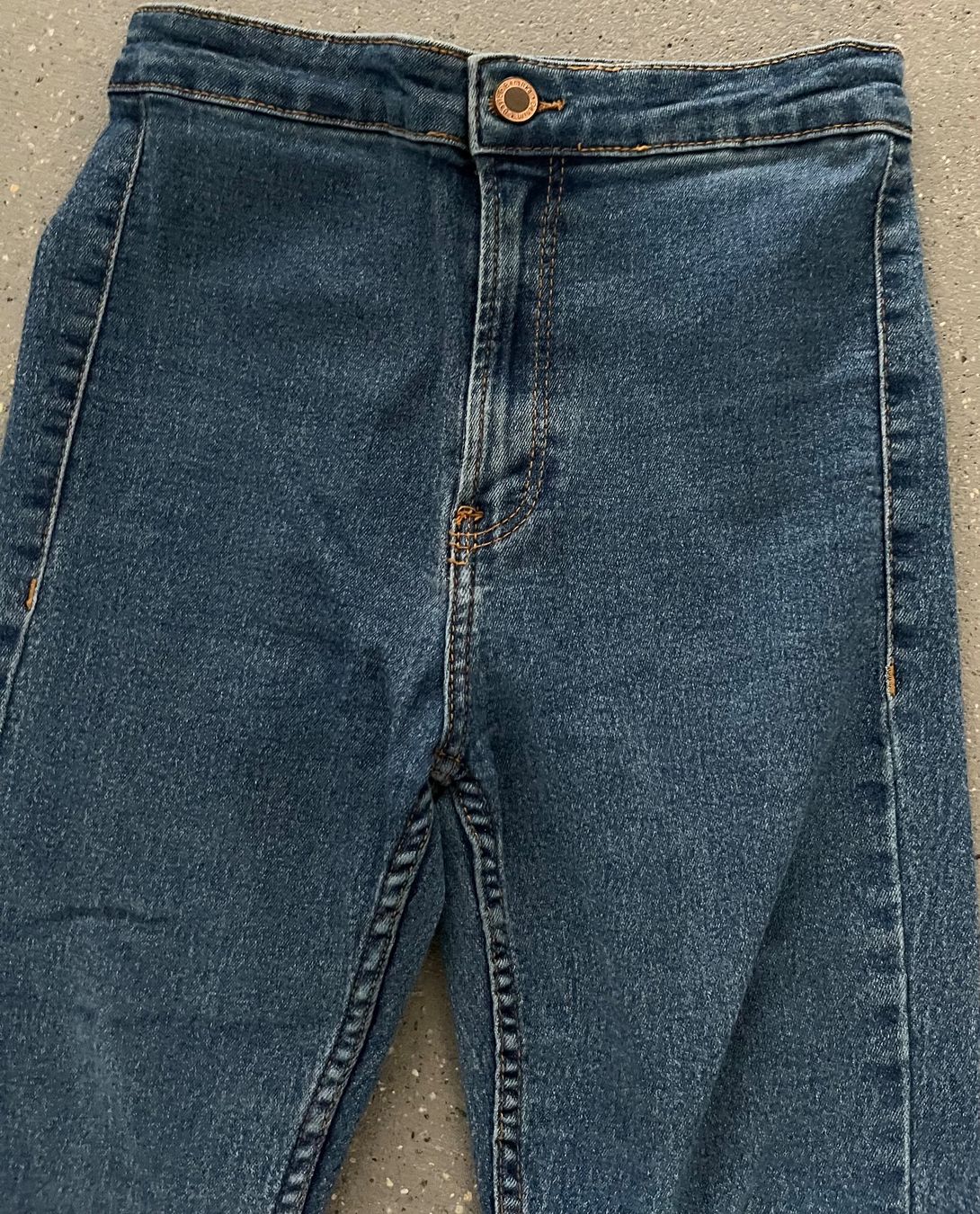 Bershka Jeans: Jeans dunkelblau – Usato da Möhlin venduto da eny_lsk7 1