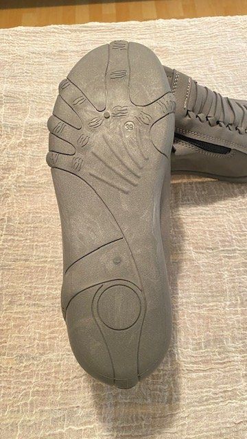 Scarpe da donna: Sneaker Grau Gr 39 – Nuovo (secondo la descrizione) da Rickenbach Sulz venduto da sonerela 2