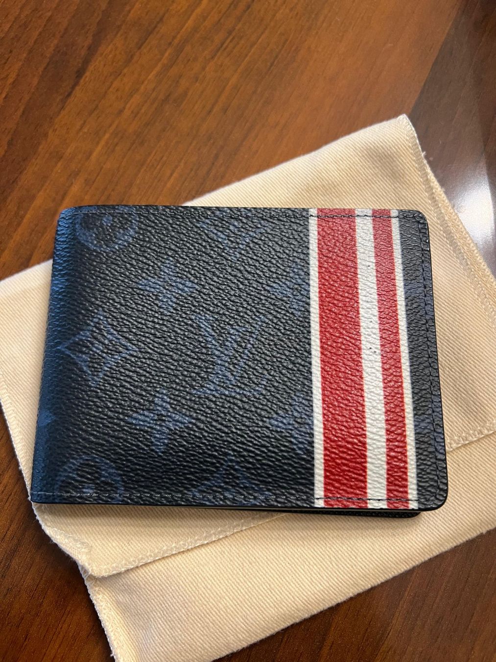 Louis Vuitton Portafogli: Louis Vuitton Slender Wallet - Monogram Edt – Usato da Oensingen venduto da TheBaggyClub 2