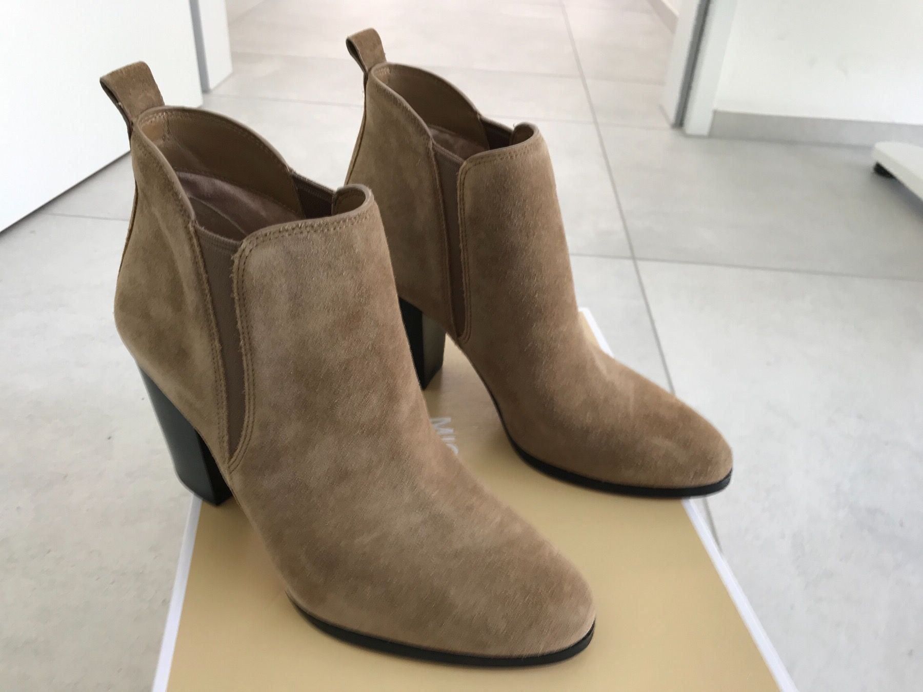 Michael Kors Scarpe da donna: NEW Beautiful Michael Kors Boots 9M – Nuovo e nell'imballaggio originale da Montagnola venduto da eva_gm6j