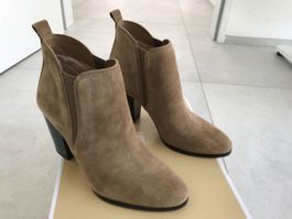 NEW Beautiful Michael Kors Boots 9M