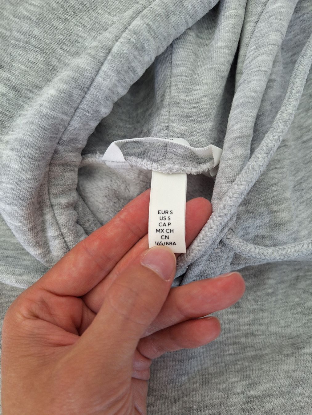 H&M Maglioni & Felpe: Still-Pullis / Still-Sweatshirt mit Reissverschluss – Usato da Bad Zurzach venduto da han_5znm 2