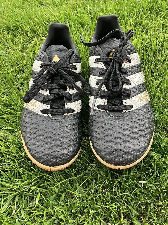 Schuhe für Jungen: Adidas Hallenschuh Ace 16.4 Gr. 35 – Gebraucht aus Lyss von stubenwagen 2