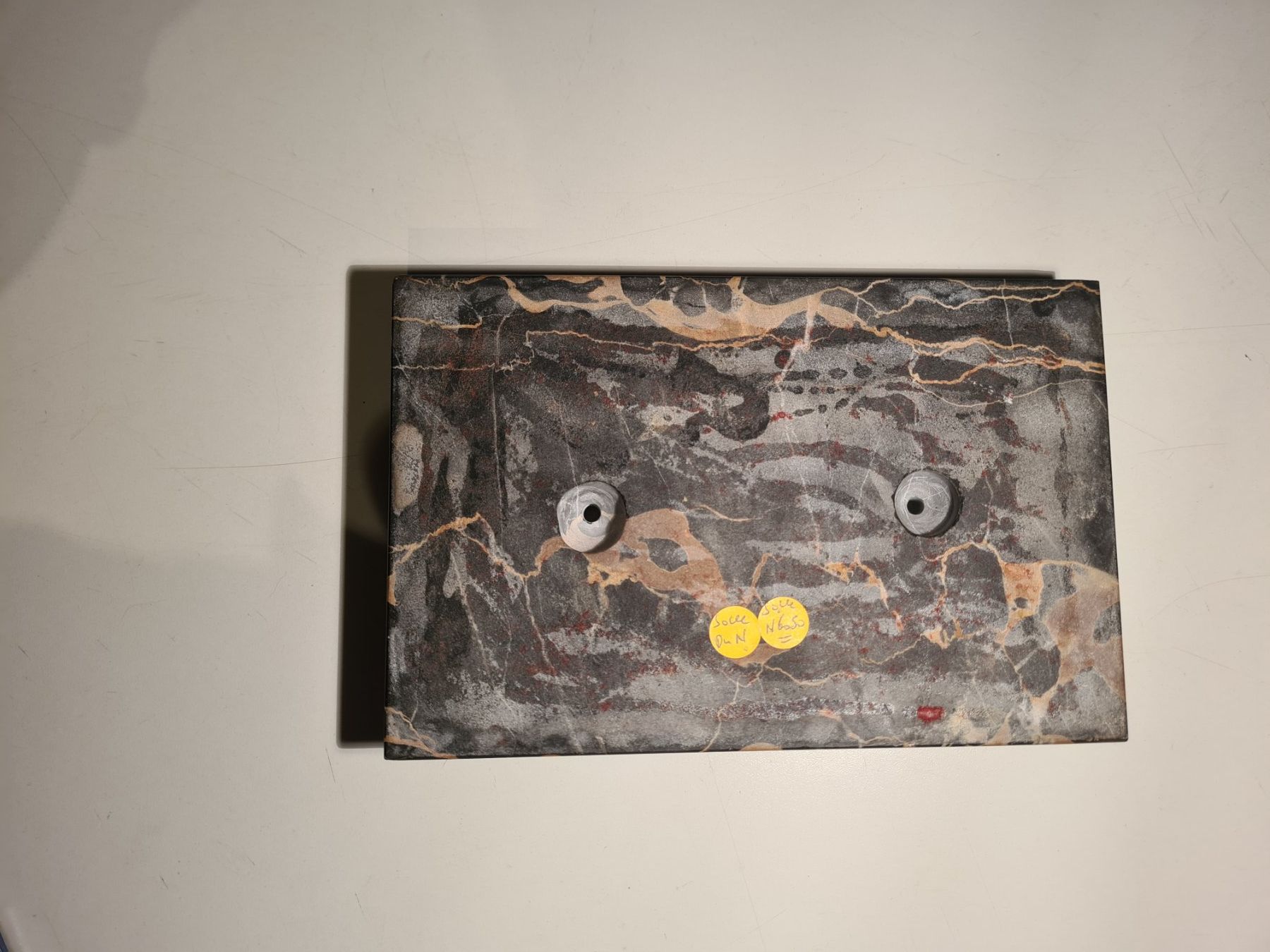 Tutte le decorazioni: Plaque en marbre noir et or, vintage. – Usato da Monthey venduto da 187-zeroo 2