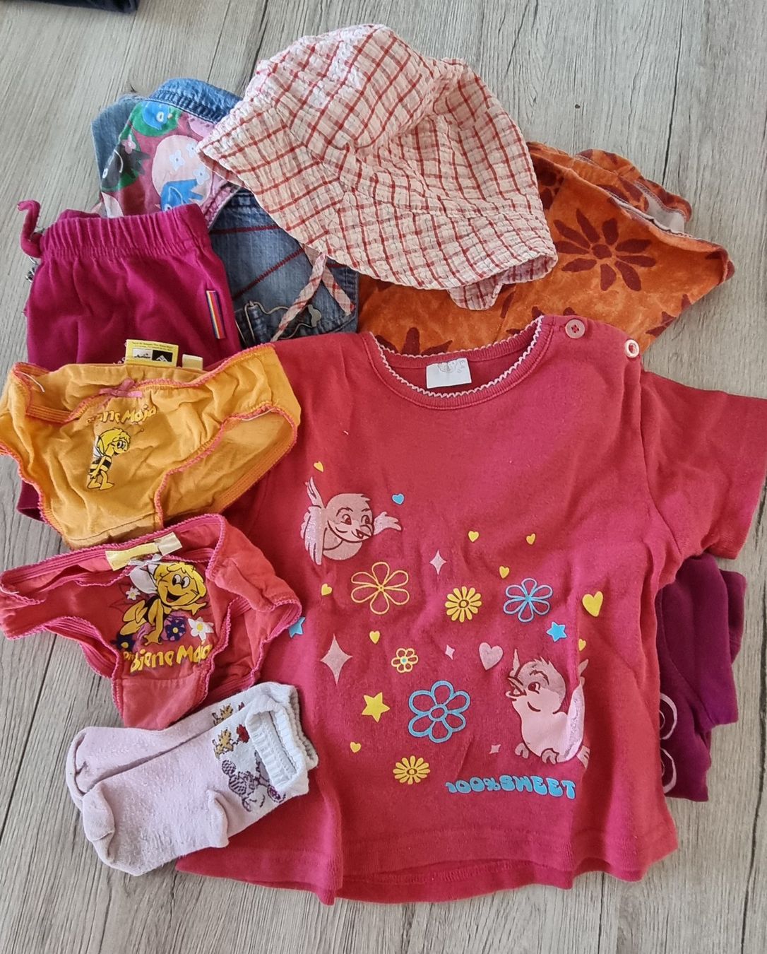 Lotti & Set di vestiti: Kleiderpaket für Mädchen gr.98 – Usato da Grossdietwil venduto da GNOM313 1
