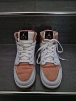 Nike Air Jordan Farbe larchs und weiss gr. 37.5