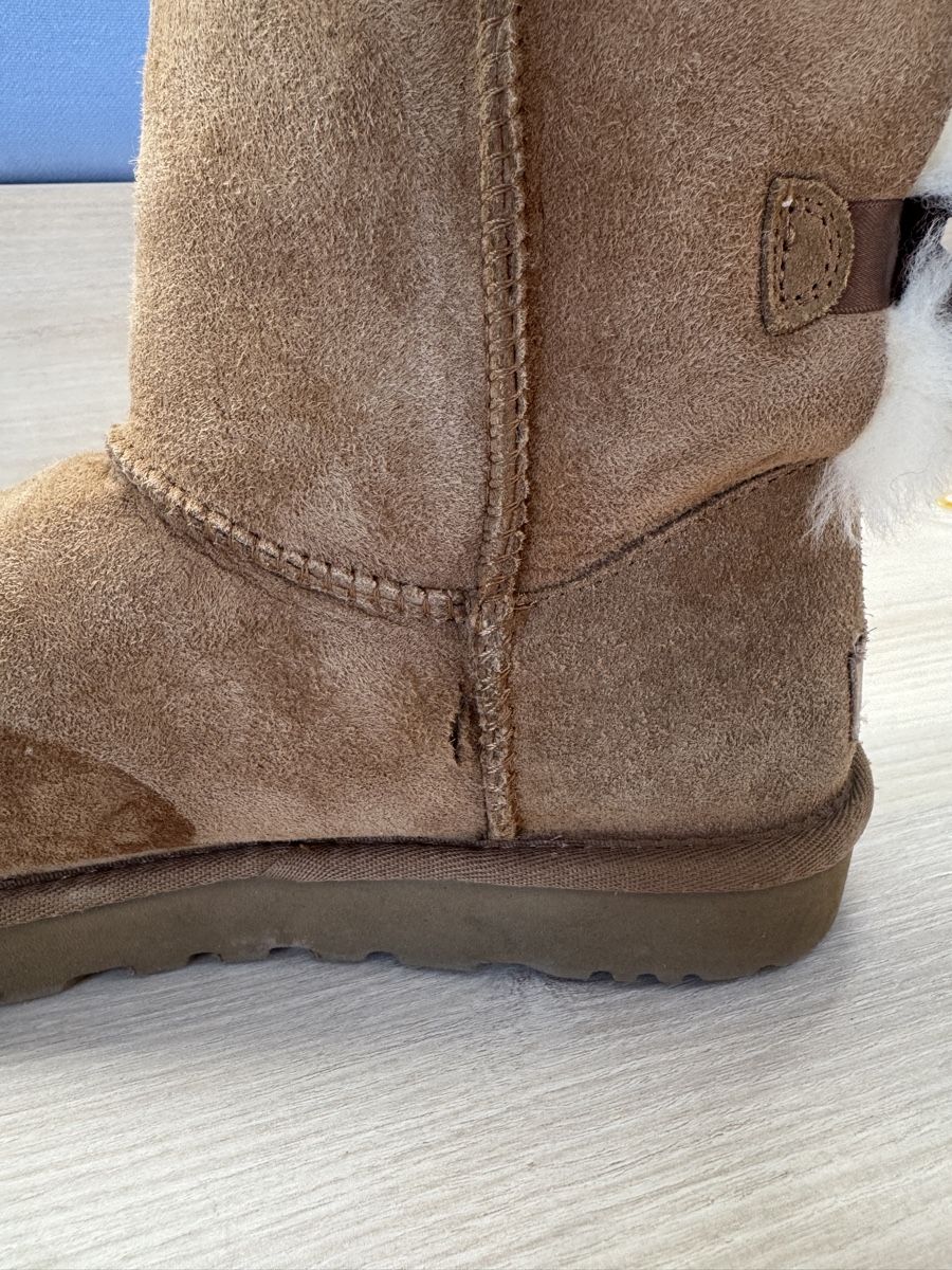 Ugg Scarpe da donna: Brown UGG Boots with Bows - Cozy Winter Essentials! – Usato da Clarens venduto da Ian_calvin 9