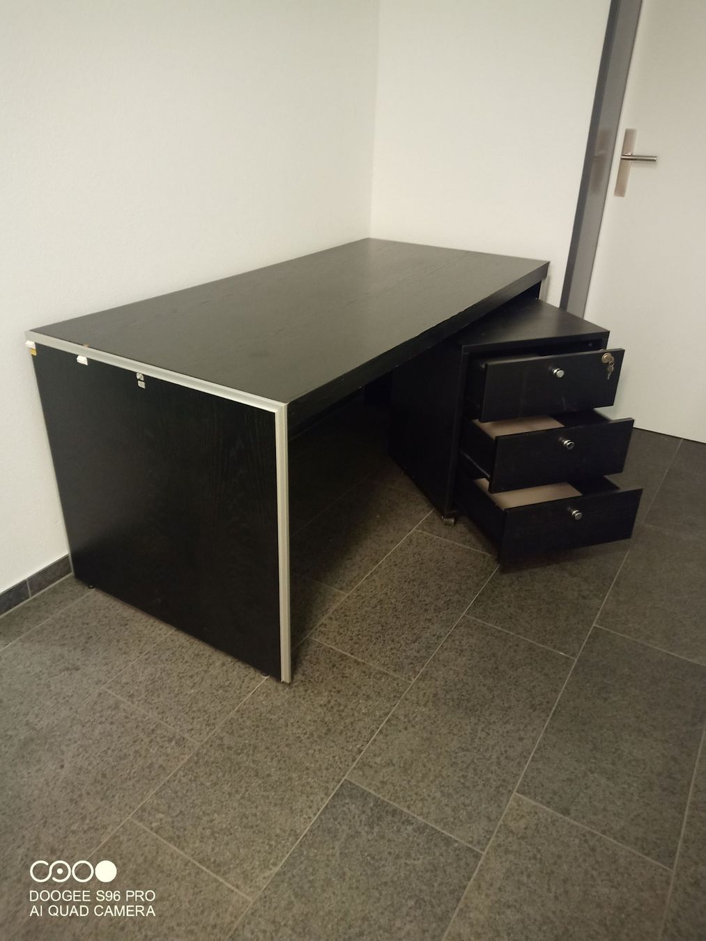 Scrivanie: Schreibtisch mit Rollkorpus – Usato da Stans venduto da Rebuso 1