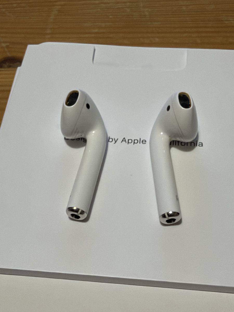 Apple Kopfhörer: Apple AirPods 2 with Charging Case  – Gebraucht aus Flumserberg tannenboden alp von pedroredshoes 1