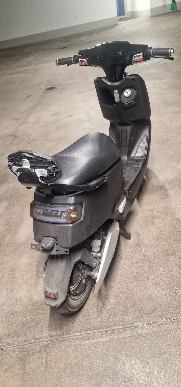 Vespino Scooters: Vespino NXT 1 , NEXT – Defekt aus Zürich von Ramaco 1