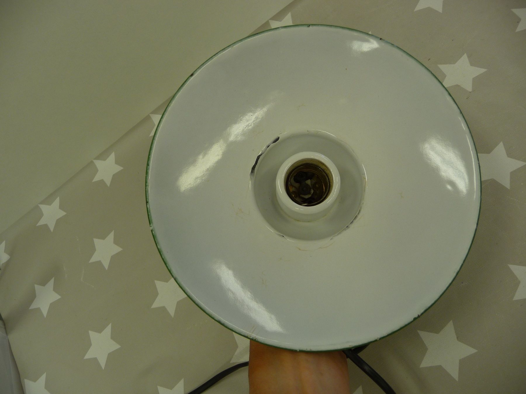 Lampade: alte Emaille Lampe grün / weiss – Usato da Rafz venduto da Powacaddy 3