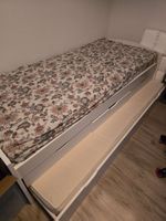 Praktisches weisses Ausziehbett für Kinder-/Gästezimmer